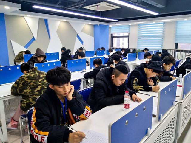 理實(shí)結(jié)合，新華學(xué)子展現(xiàn)<a href=http://njxh.cn target=_blank class=infotextkey>專業(yè)</a>電競風(fēng)采