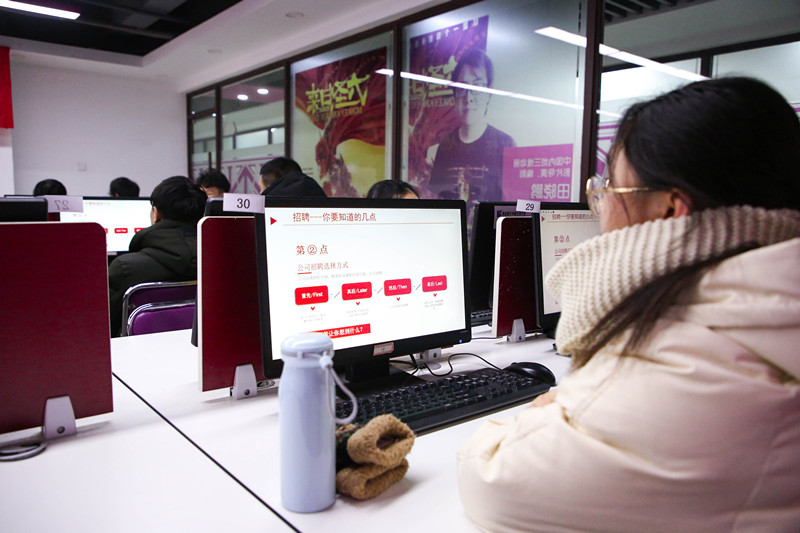 “新夢(mèng)想·新征程”職場(chǎng)攻略講座，讓你就業(yè)無憂