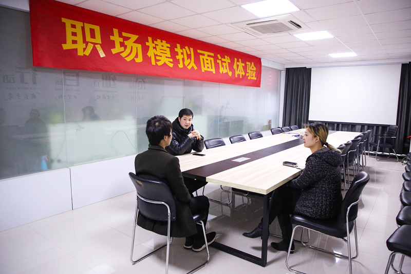 “新夢(mèng)想·新征程”職場(chǎng)攻略講座，讓你就業(yè)無憂