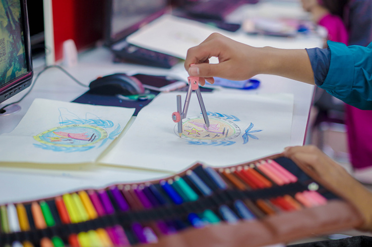 移動(dòng)UI設(shè)計(jì)<a href=http://njxh.cn target=_blank class=infotextkey>專業(yè)</a>適合女生學(xué)嗎？會(huì)不會(huì)很難？