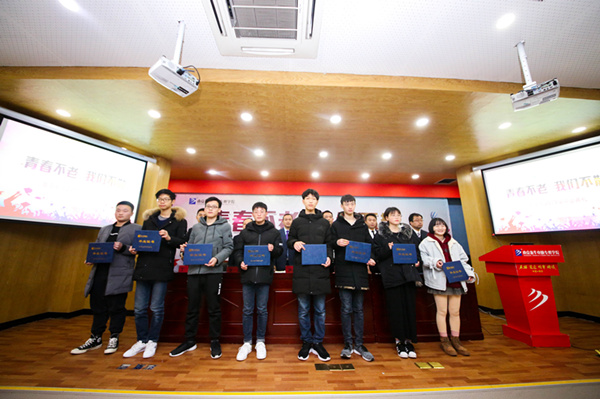 “青春不散，我們不老”——南京新華2019屆畢業(yè)典禮儀式成功舉行