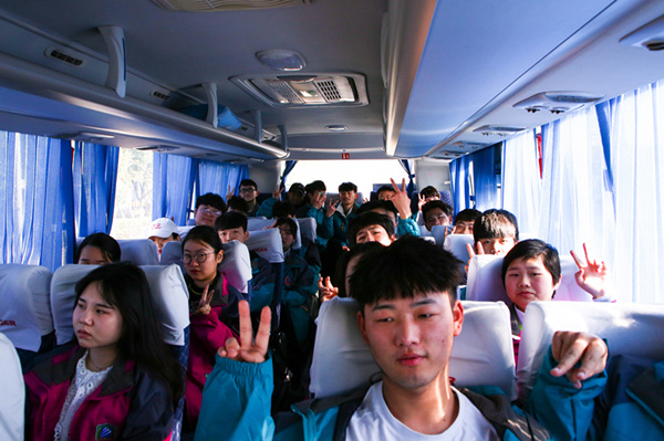 “攜手植樹(shù)，共創(chuàng)藍(lán)天”丨南京新華師生共筑新華育才林