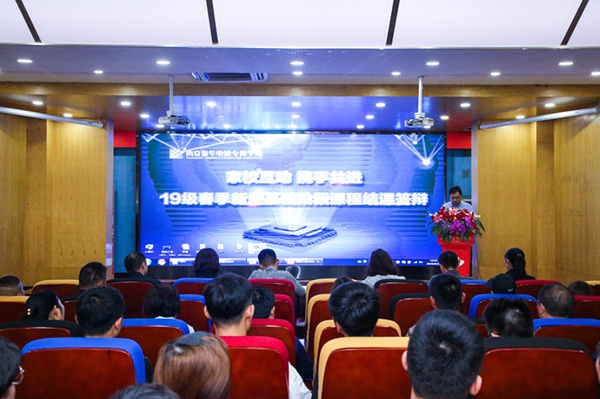 “家?；?dòng)，攜手共進(jìn)”——2019級新生基礎(chǔ)階段課程結(jié)課答辯圓滿結(jié)束