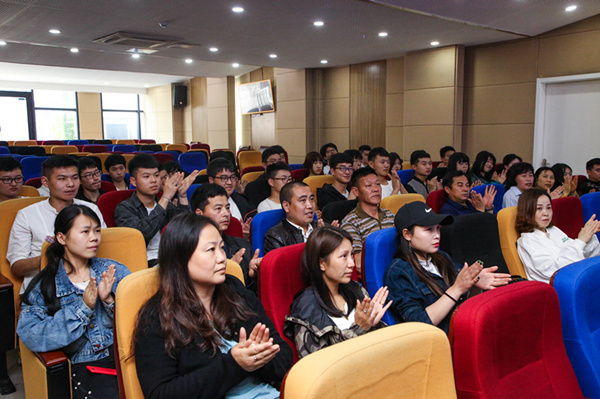 “家?；?dòng)，攜手共進(jìn)”——2019級新生基礎(chǔ)階段課程結(jié)課答辯圓滿結(jié)束