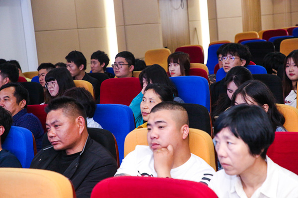 “家校互動(dòng)，攜手共進(jìn)”——2019級新生基礎(chǔ)階段課程結(jié)課答辯圓滿結(jié)束