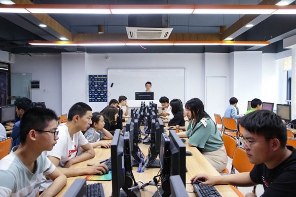 搞互聯(lián)網(wǎng)教育我們是認(rèn)真的，搞互聯(lián)網(wǎng)知識競賽我們也是認(rèn)真的！