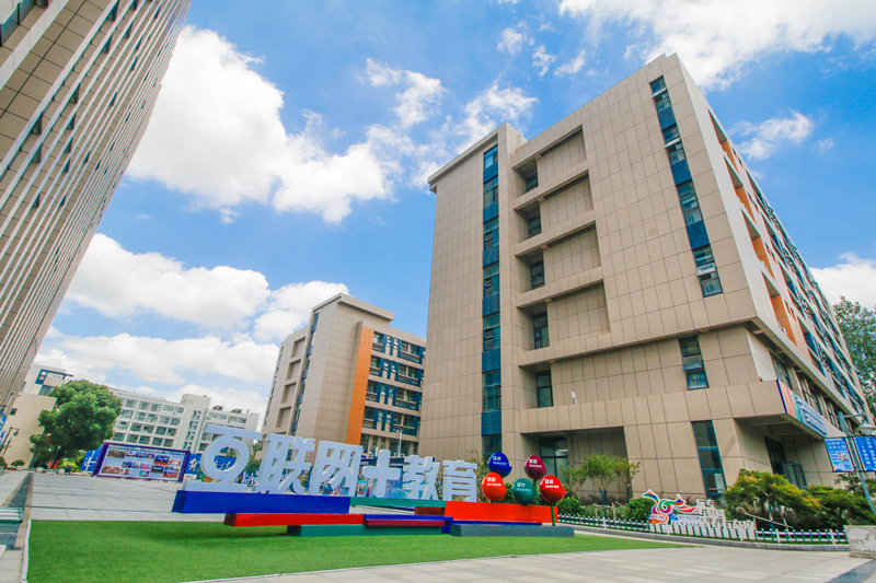 解讀新<a href=http://njxh.cn target=_blank class=infotextkey>專業(yè)</a>新職業(yè)，引領(lǐng)IT人才培養(yǎng)新方向