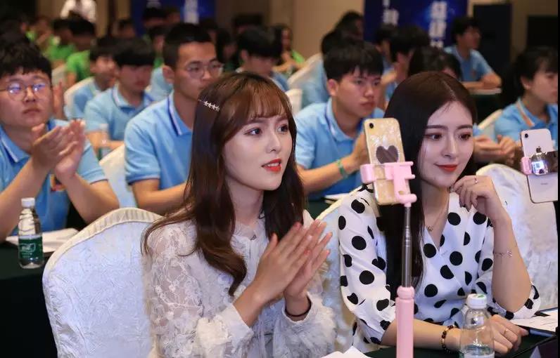 南京新華成立人工智能應(yīng)用技術(shù)學(xué)院，引眾多媒體爭(zhēng)相報(bào)道