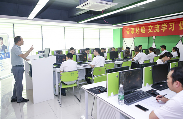 百家名師進(jìn)校園，助力教改新方向