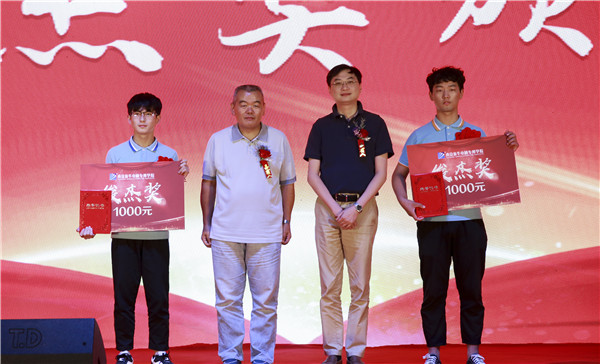 南京新華2019年新生開學(xué)典禮暨CEAC獎(jiǎng)學(xué)金頒獎(jiǎng)盛典隆重舉行！