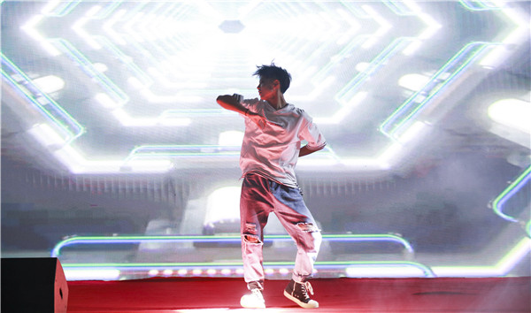 南京新華2019年新生開學(xué)典禮暨CEAC獎(jiǎng)學(xué)金頒獎(jiǎng)盛典隆重舉行！