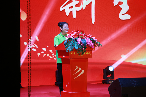 南京新華2019年新生開學(xué)典禮暨CEAC獎(jiǎng)學(xué)金頒獎(jiǎng)盛典隆重舉行！