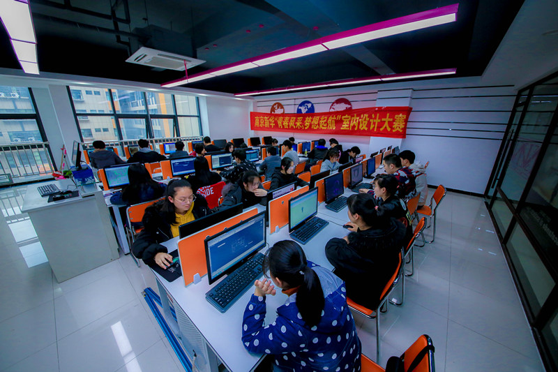 你看！他們代表學校去參加全國互聯網職業(yè)技能大賽了耶！