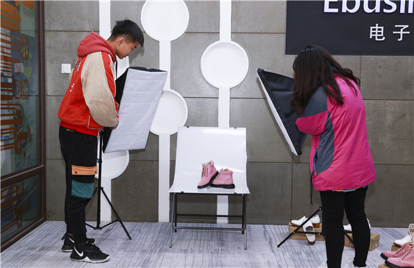 “玩轉(zhuǎn)直播電商 Hi翻雙十二”——小新為你提前播報(bào)啦！