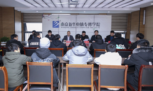 助力提升<a href=http://njxh.cn target=_blank class=infotextkey>專業(yè)</a>認(rèn)知，南京新華試學(xué)營(yíng)榮耀起航！