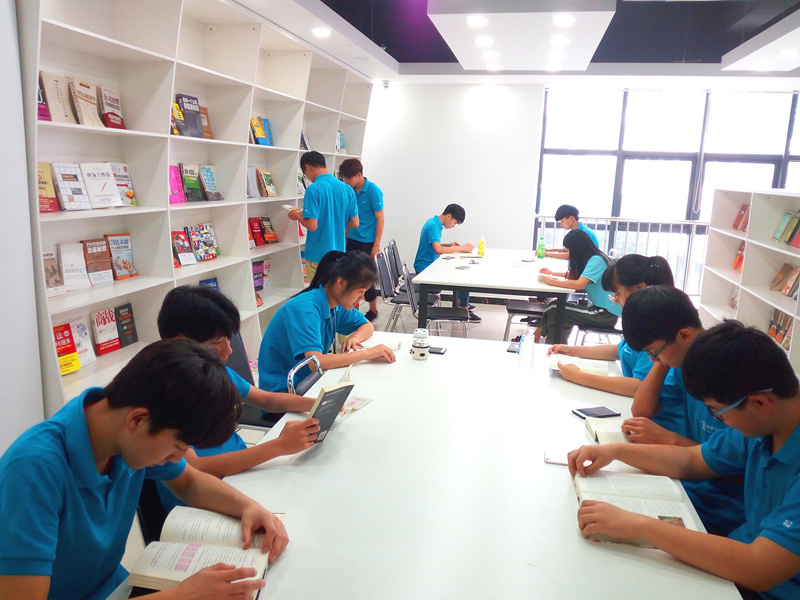 技校里面有什么<a href=http://njxh.cn target=_blank class=infotextkey>專業(yè)</a>？適合初中去學(xué)習(xí)么？