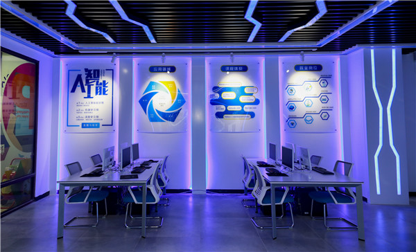 南京新華的學費多少，<a href=http://njxh.cn target=_blank class=infotextkey>專業(yè)</a>學費多少？