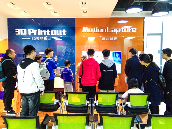 走進(jìn)南新，體驗(yàn)炫酷黑科技