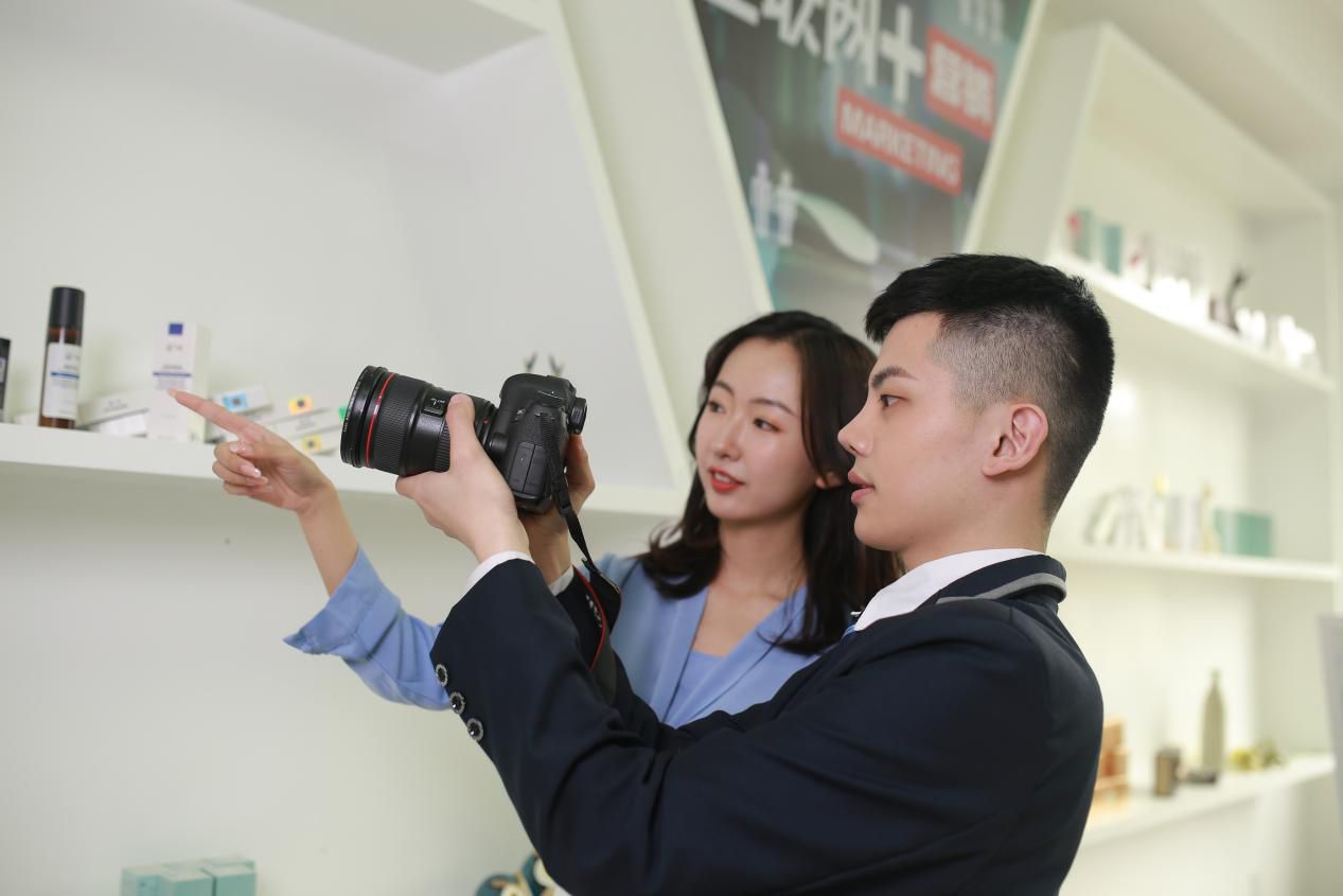 電商作為新興業(yè)態(tài)大有可為，學(xué)電商為什么來新華？