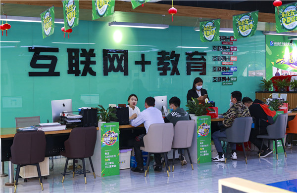 【南京新華五一試學(xué)營】試學(xué)火爆，歡迎新同學(xué)來到南京新華~