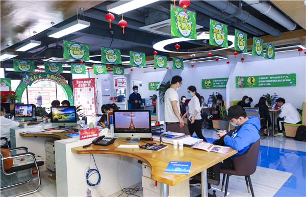 【南京新華五一試學(xué)營】試學(xué)火爆，歡迎新同學(xué)來到南京新華~