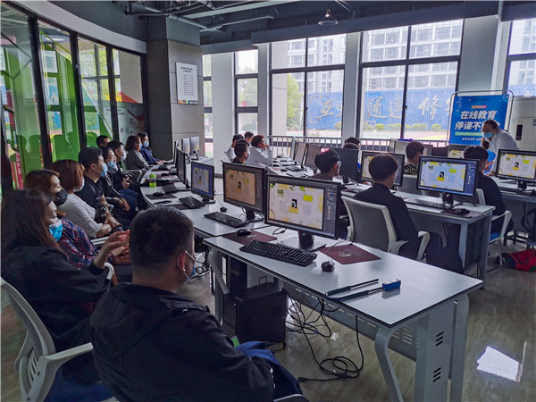 【南京新華五一試學(xué)營】試學(xué)火爆，歡迎新同學(xué)來到南京新華~