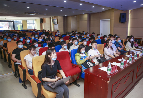 就業(yè)保障丨千企萬崗進(jìn)校園，助力學(xué)子精準(zhǔn)就業(yè)！