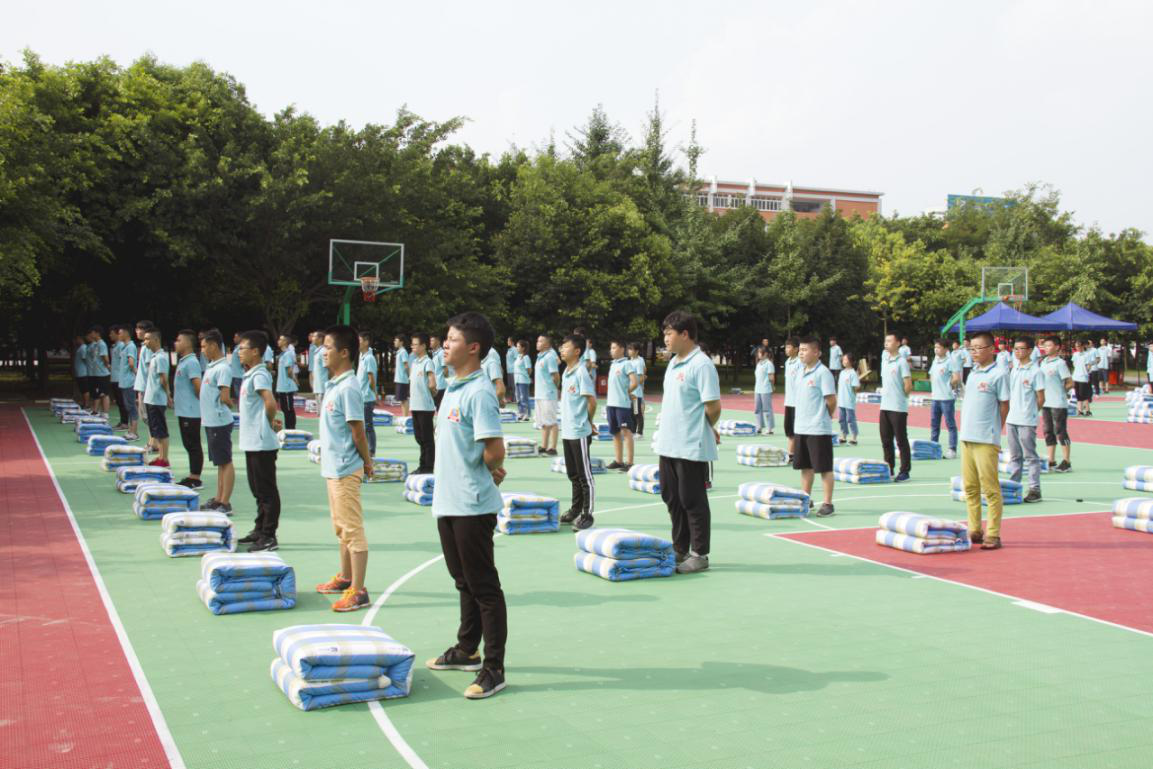 新華“三教三訓(xùn)”之軍訓(xùn)|揮灑汗水書寫迷彩青春！