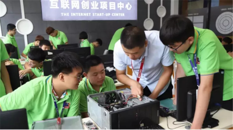 人才共建、產教聯(lián)盟！新華互聯(lián)網科技名企定制班招生補錄中！