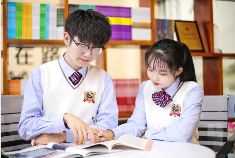 新華互聯(lián)網(wǎng)科技攜手名企，定向委培人才，讓學(xué)生好就業(yè)、就好業(yè)！