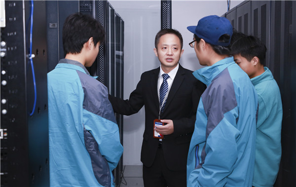 初<a href=http://njxh.cn target=_blank class=infotextkey>高中</a>畢業(yè)學什么好？