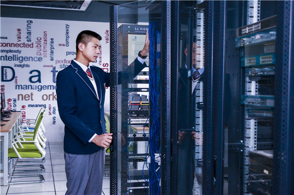 初三考不上<a href=http://njxh.cn target=_blank class=infotextkey>高中</a>怎么辦？學(xué)什么<a href=http://njxh.cn target=_blank class=infotextkey>專業(yè)</a>有前途？