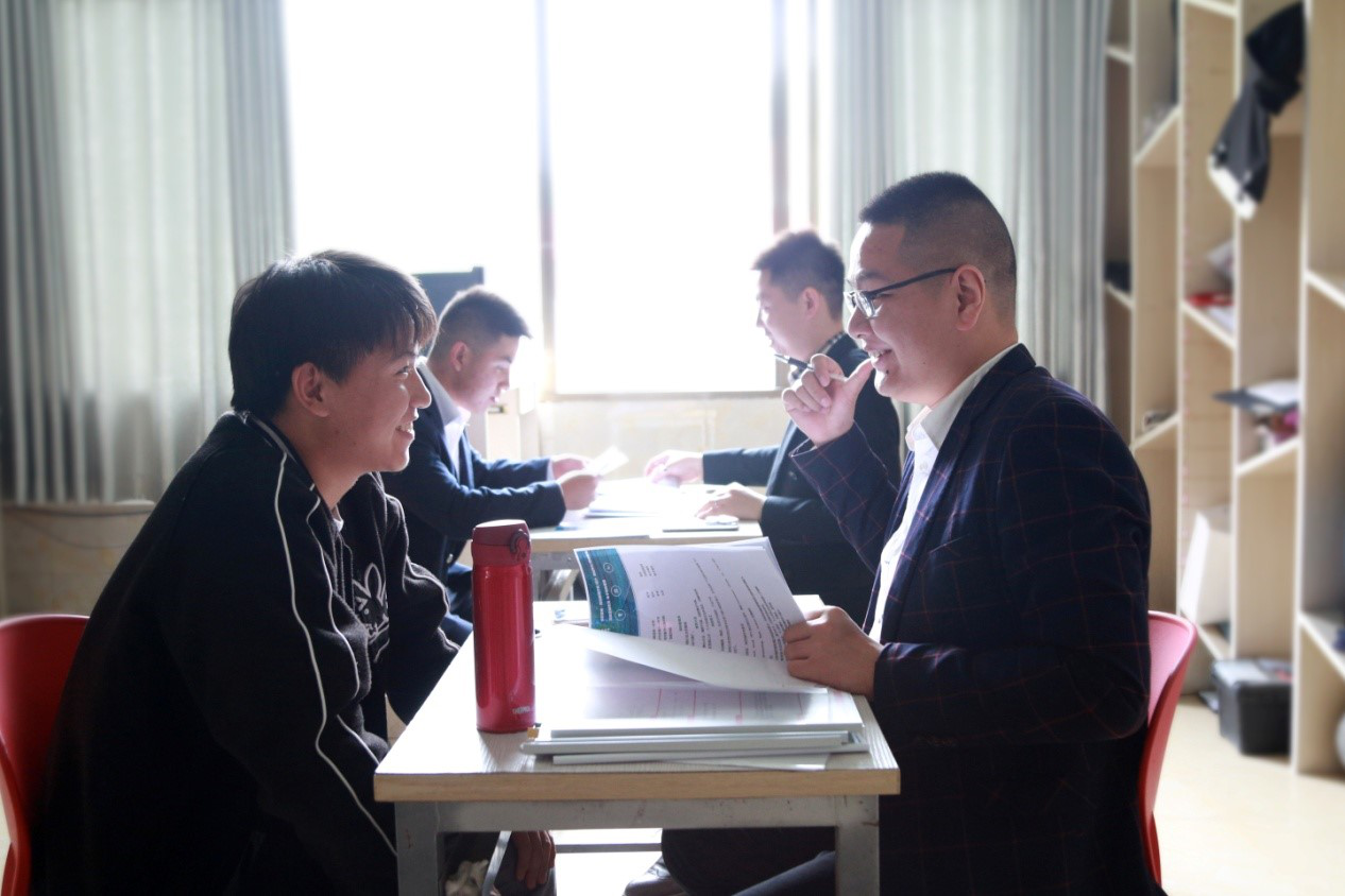 肩負(fù)職教強(qiáng)國重任，新華電腦學(xué)校升級(jí)“五項(xiàng)能力”培養(yǎng)互聯(lián)網(wǎng)高技能人才！