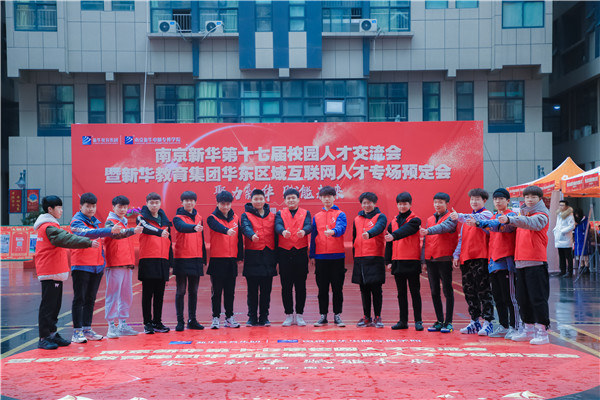 初<a href=http://njxh.cn target=_blank class=infotextkey>高中</a>畢業(yè)，應(yīng)該學(xué)什么？去哪里學(xué)？