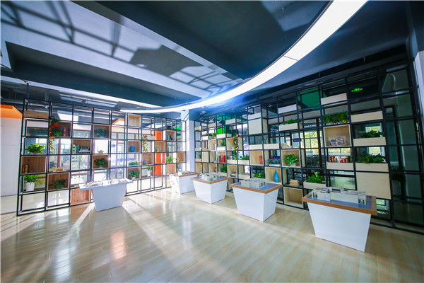 為什么總勸你來(lái)校實(shí)地考察？好學(xué)校不怕比較！