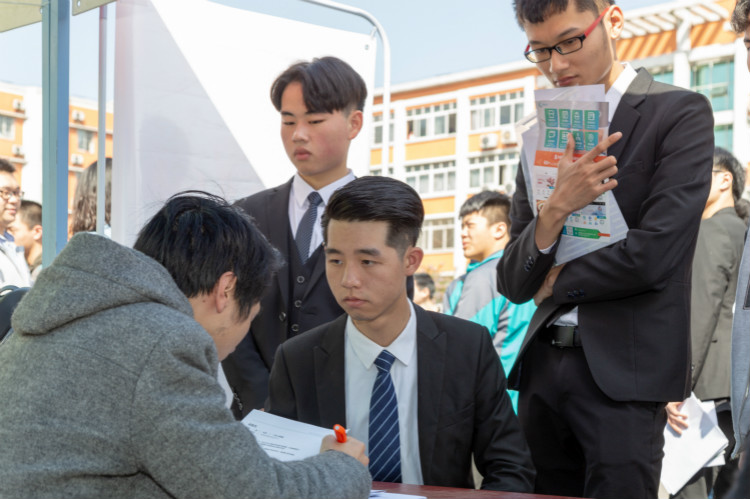 新時(shí)代、新人才、新就業(yè)，新華創(chuàng)新“訂單式”人才培養(yǎng)模式！