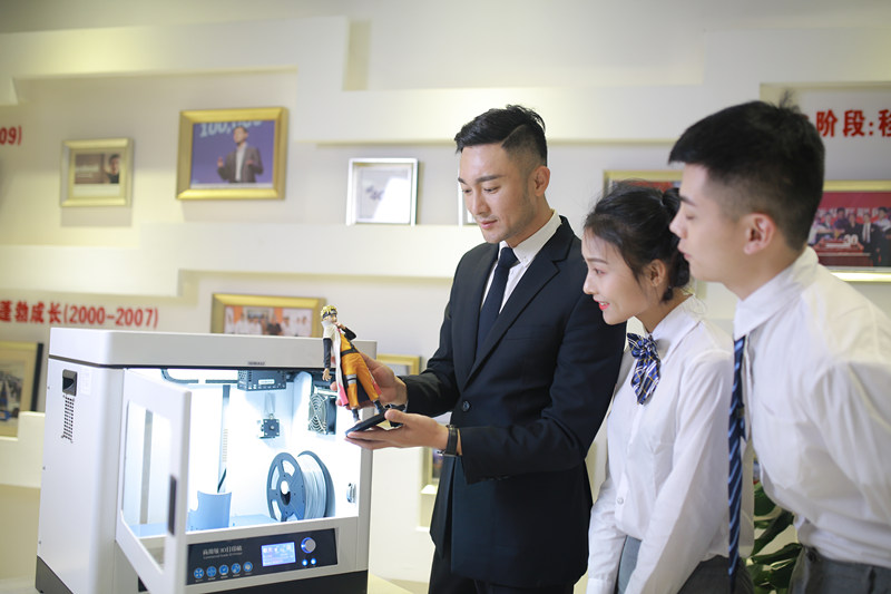 聚焦兩會(huì) | 新華互聯(lián)網(wǎng)+教育助力鄉(xiāng)村振興！