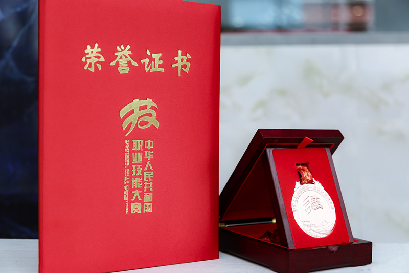 聚焦兩會(huì) | 新華互聯(lián)網(wǎng)+教育助力鄉(xiāng)村振興！