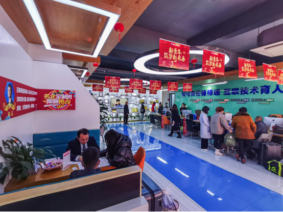 南京新華電腦專修學院330校園專場咨詢?nèi)栈顒映晒εe辦！