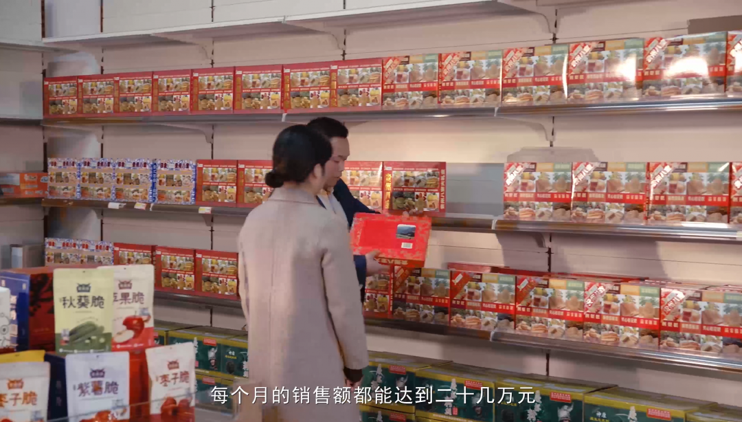 “新華電腦學校就像一座橋，把我和家鄉(xiāng)連接在一起！”