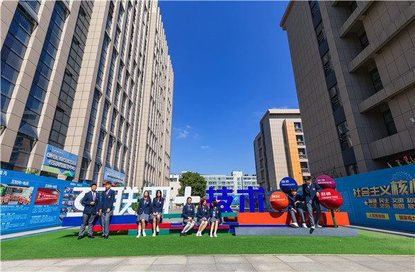 南京新華電腦專修學(xué)院2021年學(xué)費多少？