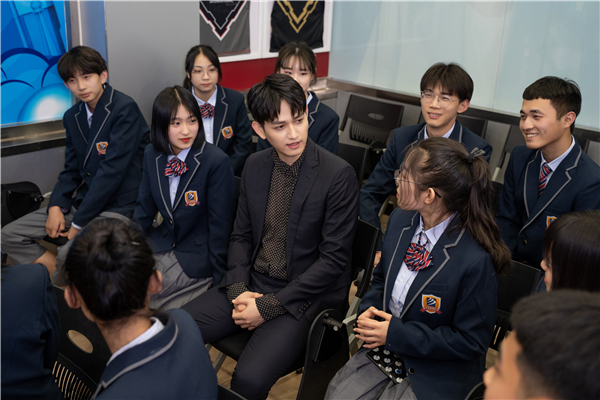 馬可來新華重拾校園生活，青春“競”是精彩！