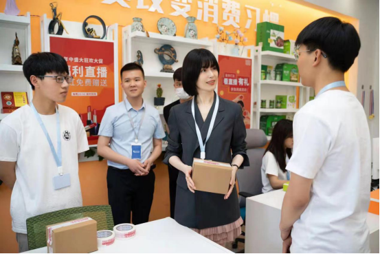 新華互聯(lián)網(wǎng)科技教學(xué)怎么樣？演員盧杉這么說