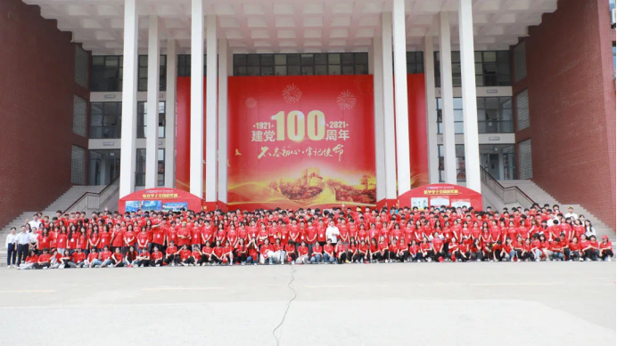 一面黨旗，一顆初心