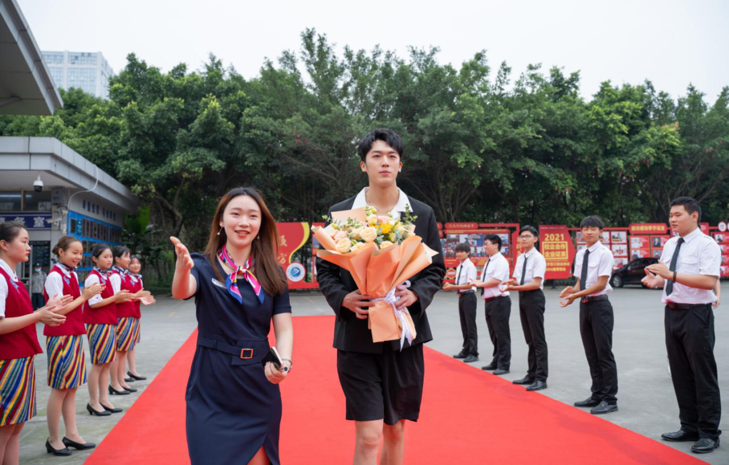 明星帶路|盧東旭探秘校園黑科技，直擊新華硬實力！