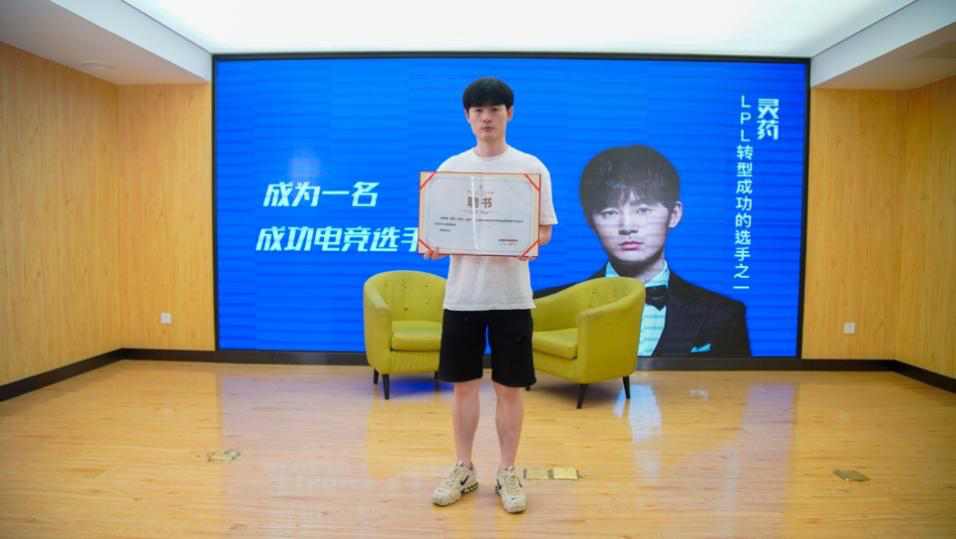 傳遞向上力量！新華電腦學?！独蠋焷砹恕?月繼續(xù)開講！