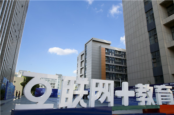 想學(xué)互聯(lián)網(wǎng)技術(shù)，怎么學(xué)？