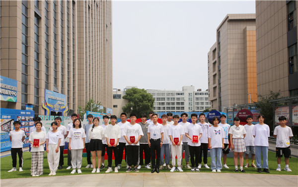 南京新華VR智能家居2102班開(kāi)班典禮順利舉行！