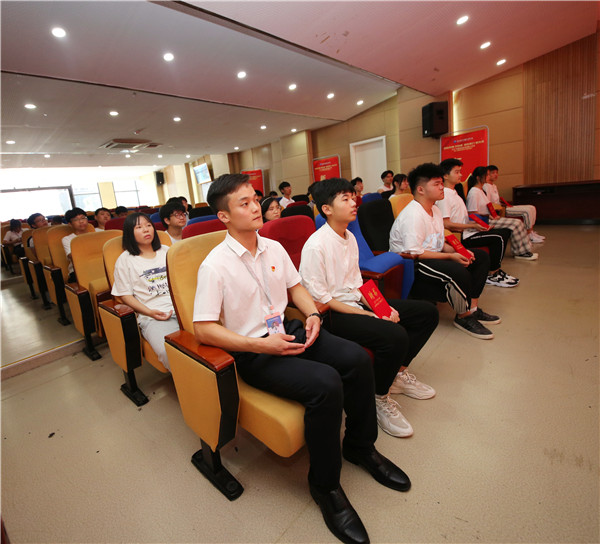 南京新華《企業(yè)大咖進(jìn)校園》活動(dòng)圓滿舉行！