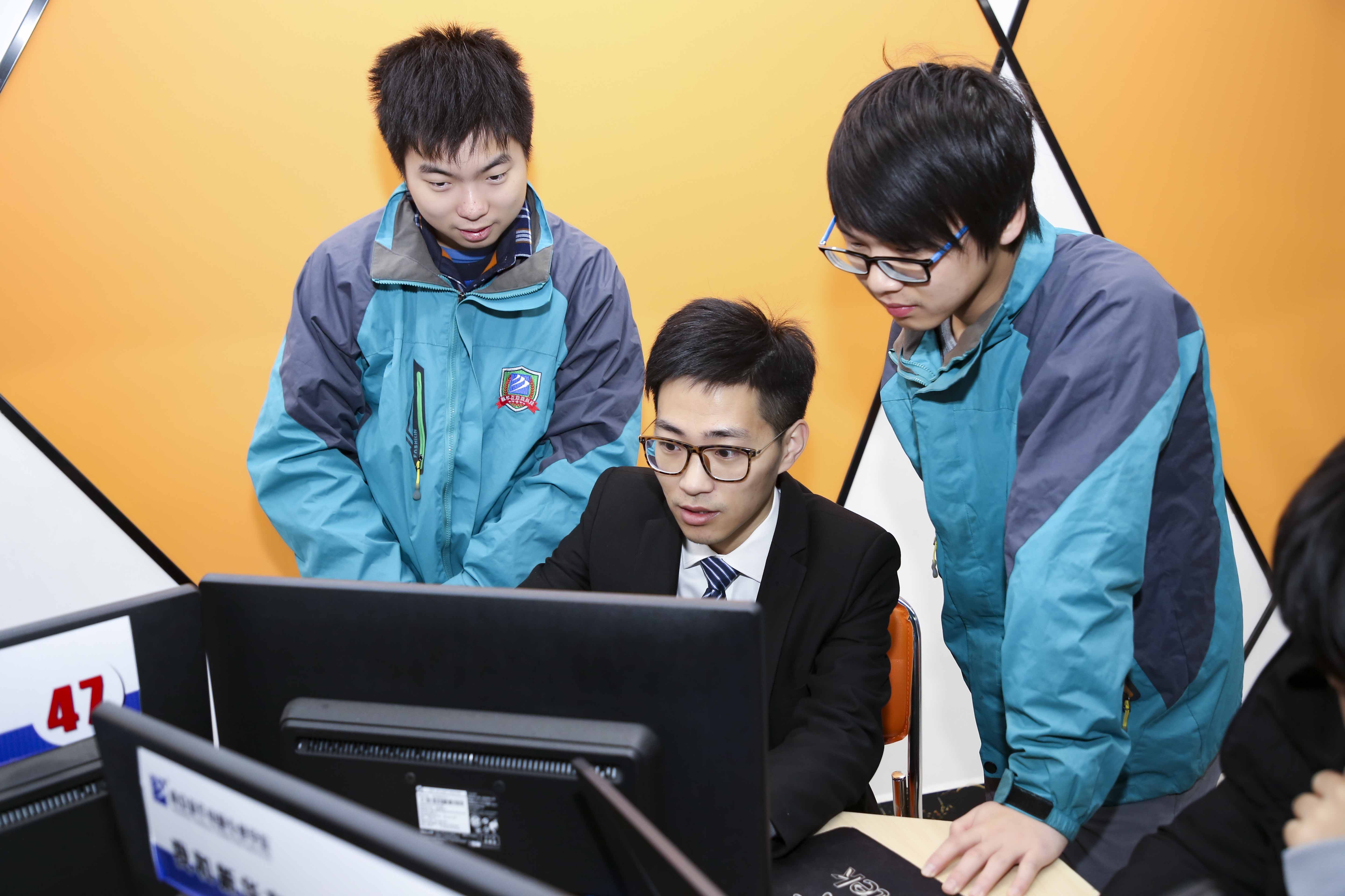 冷鑫老師：教育不在于灌輸，而在于點燃火焰